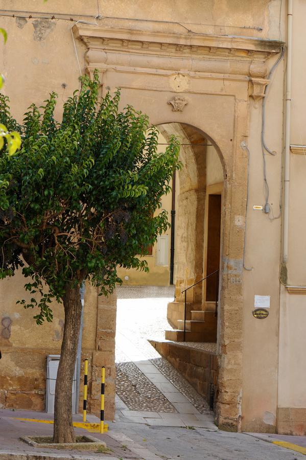 Bed and Breakfast Il Cortile Del Marchese Beccadelli Самбука-ди-Сицилия Экстерьер фото